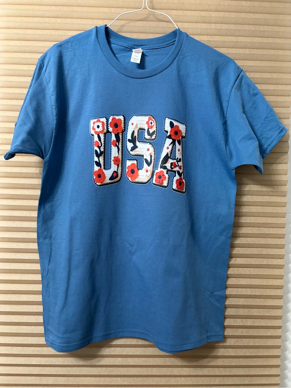 NEW size Medium Blue USA Floral Appliqué T‑Shirt
